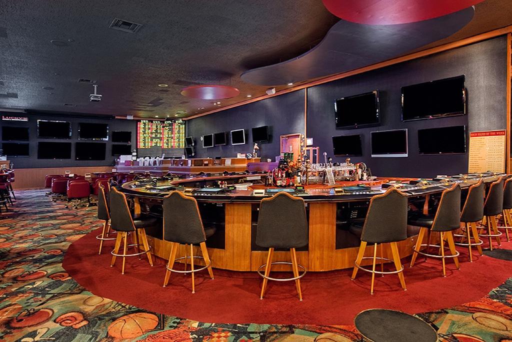 Maverick Hotel And Casino By Red Lion Hotels Elko Exterior foto